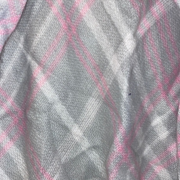 Grey and pink blanket scarf - Picture 2 of 5